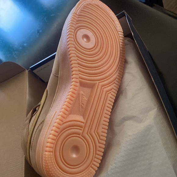 Only worn a few times in box tan Air Force 1 high top Nike - Picture 3 of 5